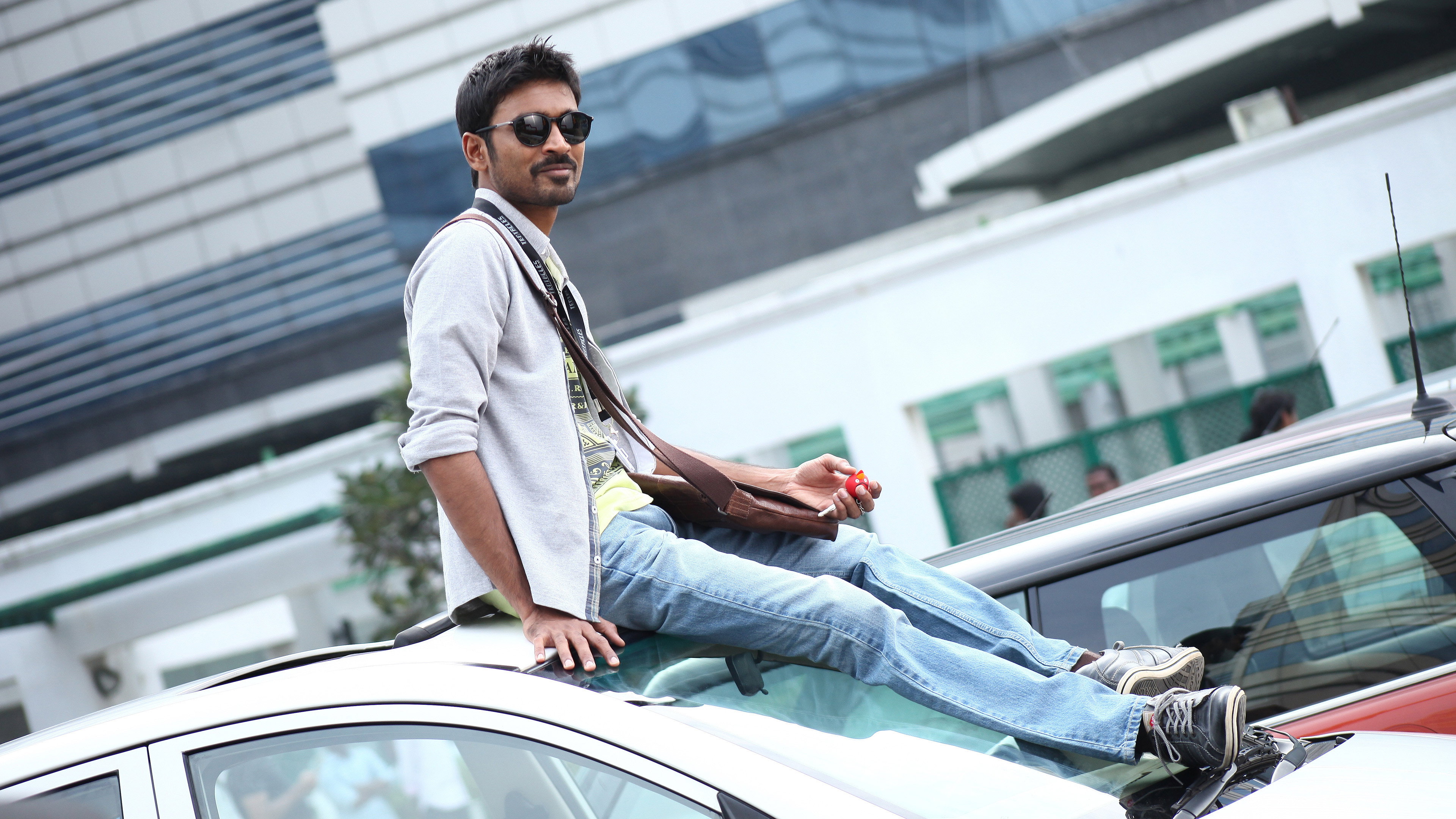 Anegan scene photo