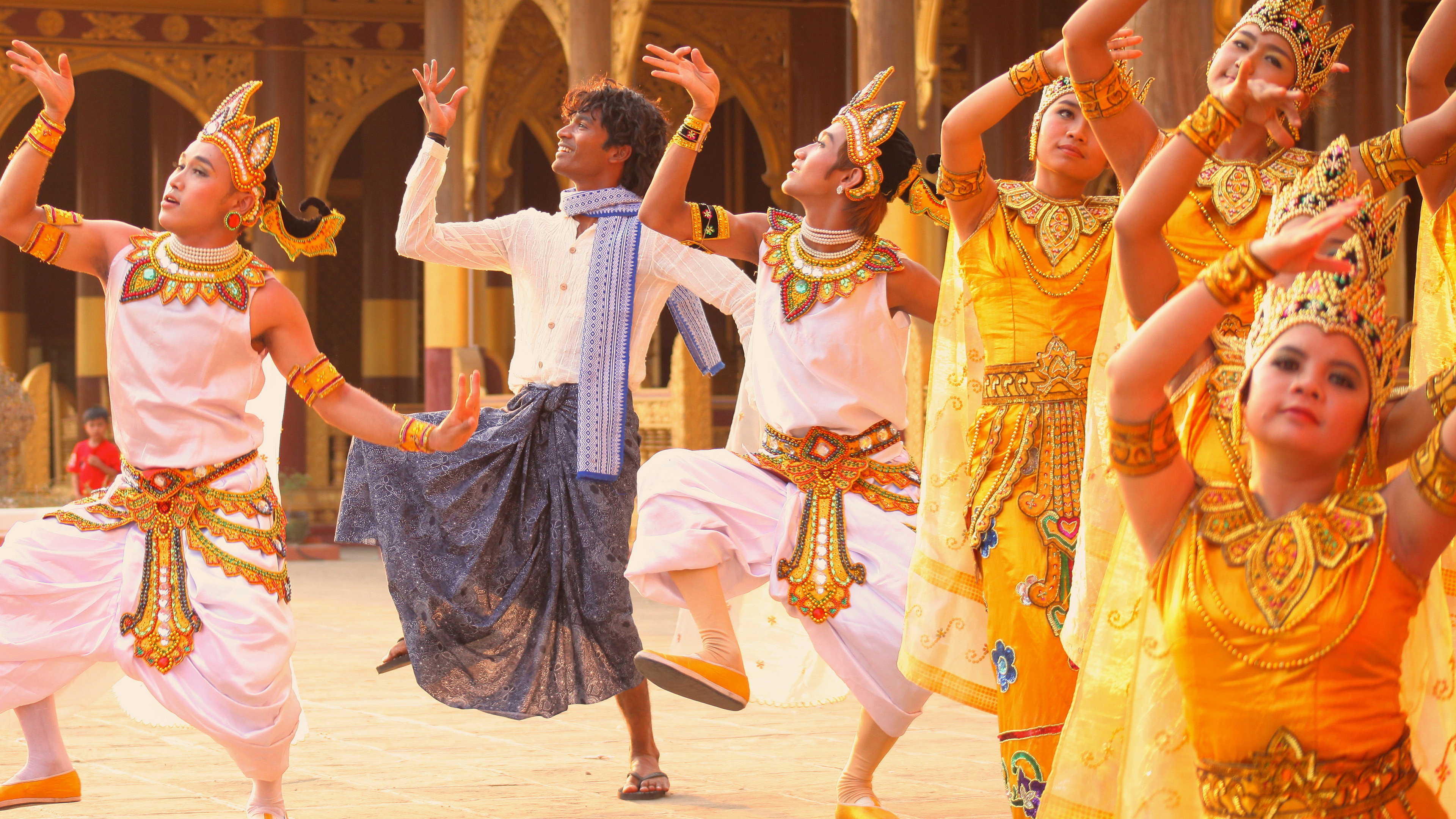 Anegan scene photo