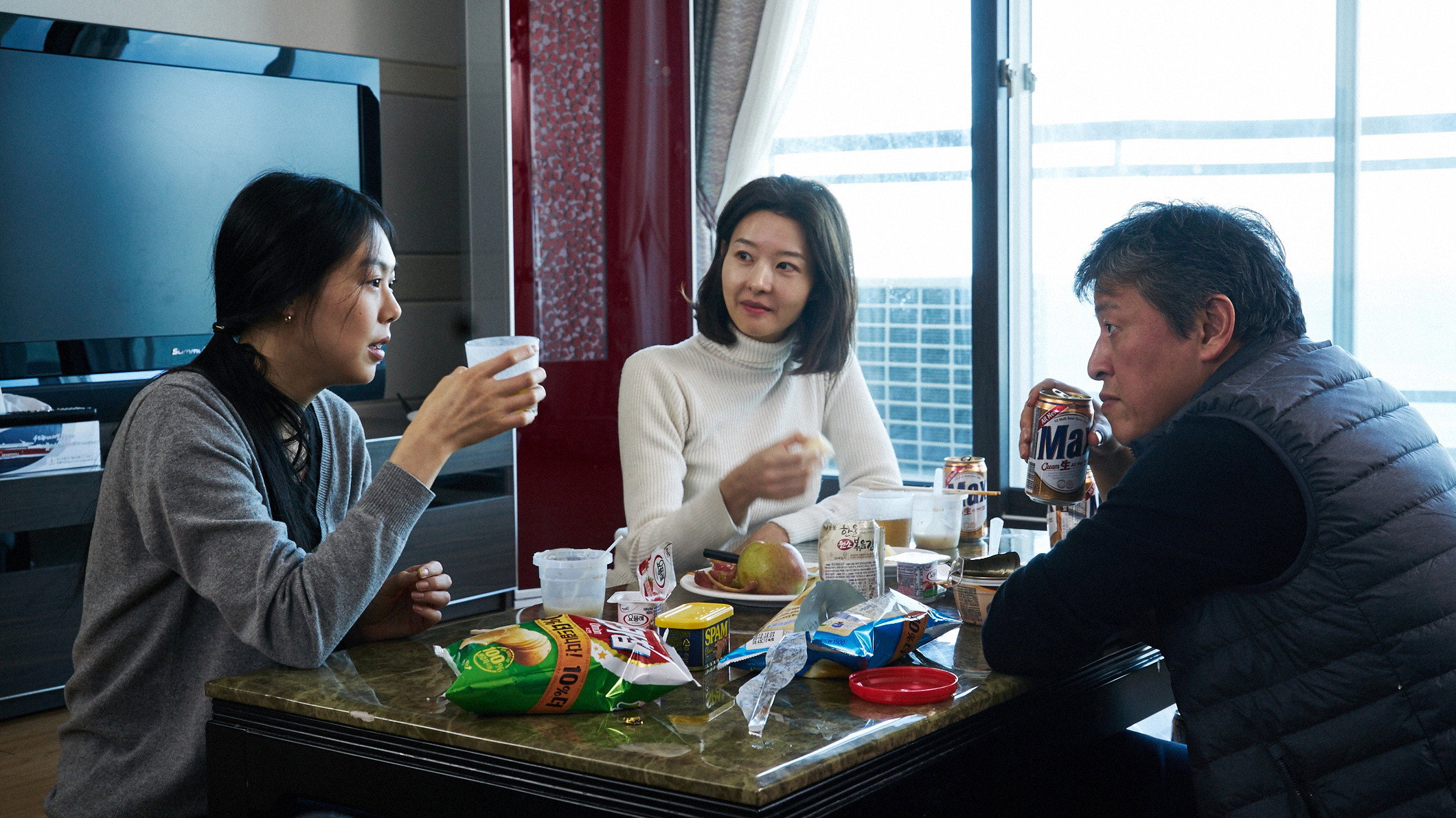Bamui haebyun-eoseo honja scene photo