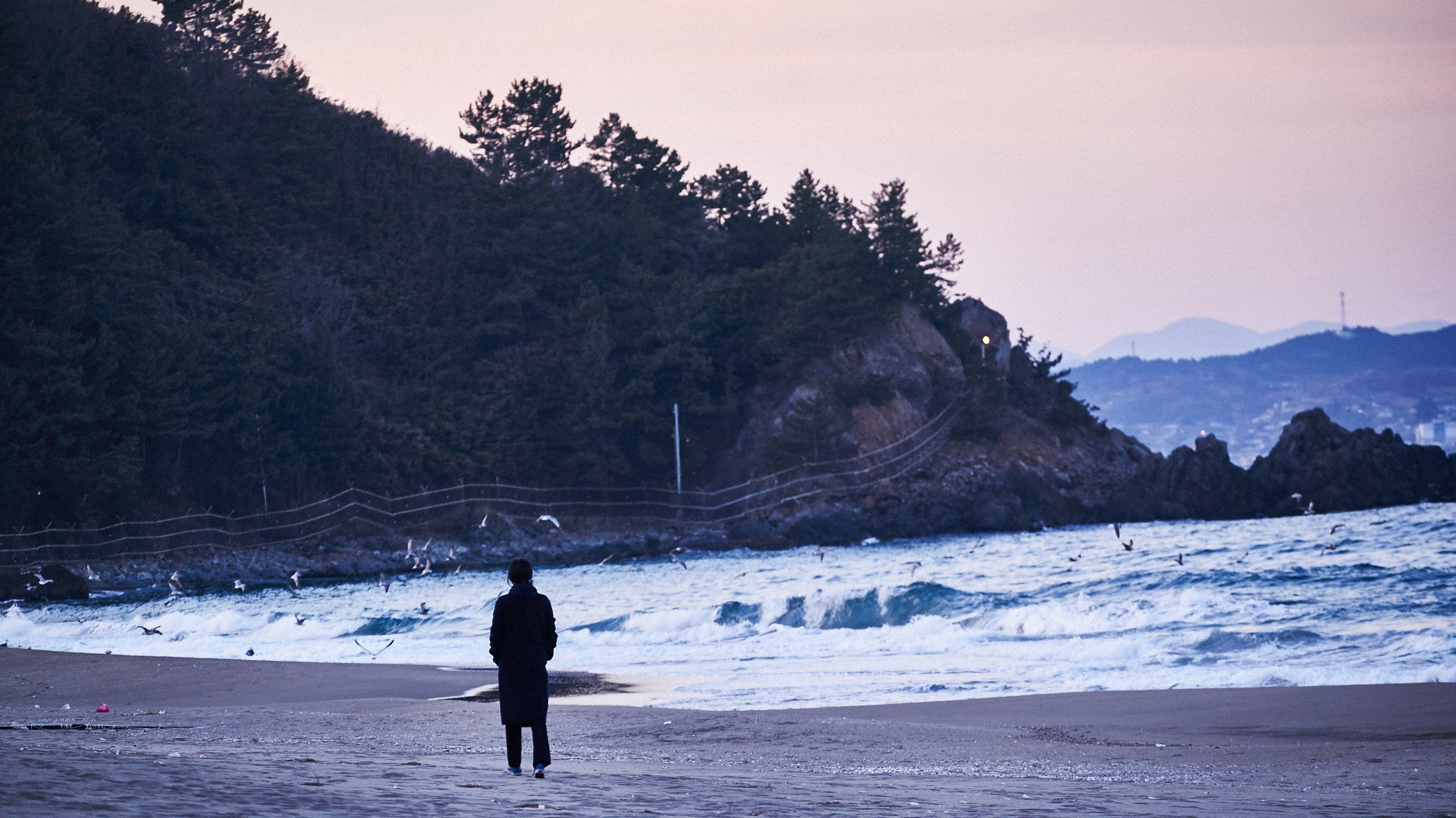 Bamui haebyun-eoseo honja scene photo