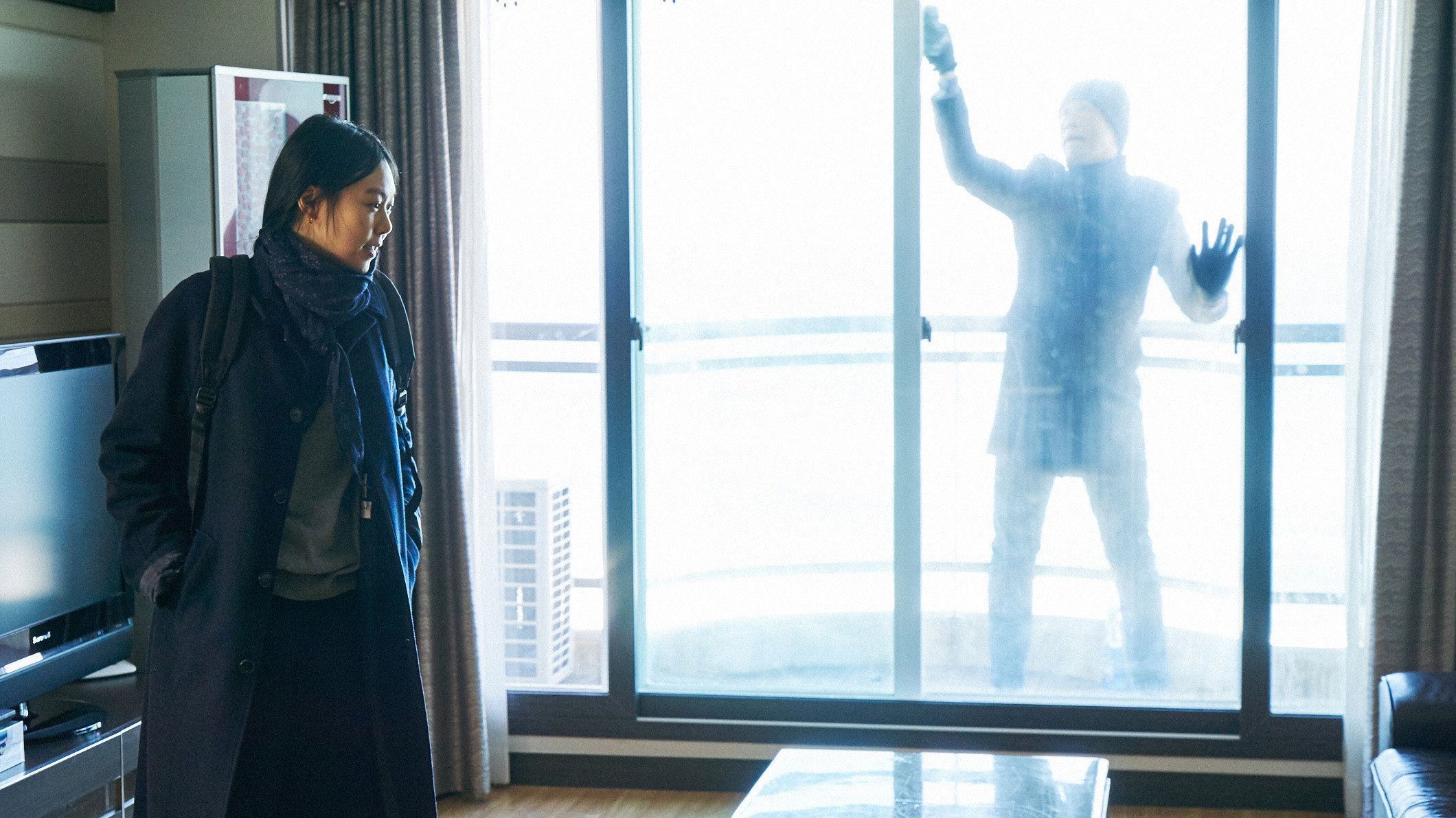 Bamui haebyun-eoseo honja scene photo