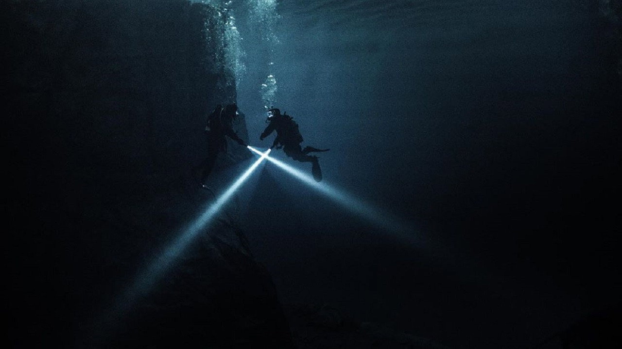 Breaking Surface scene photo