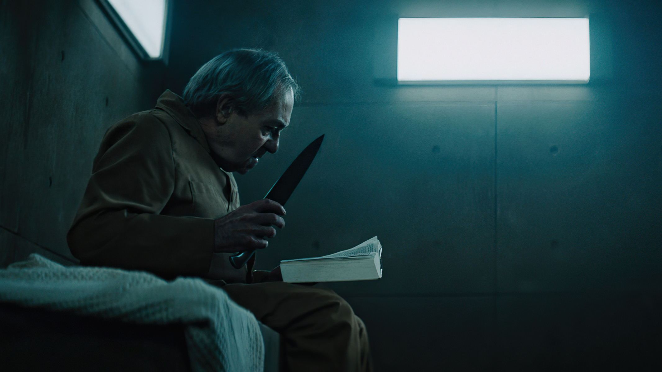 El hoyo scene photo