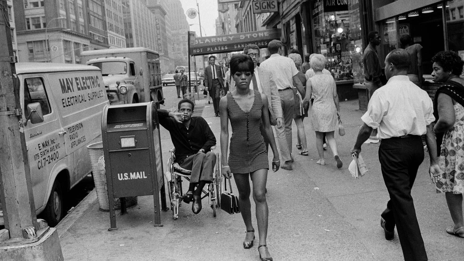 Everybody Street scene photo