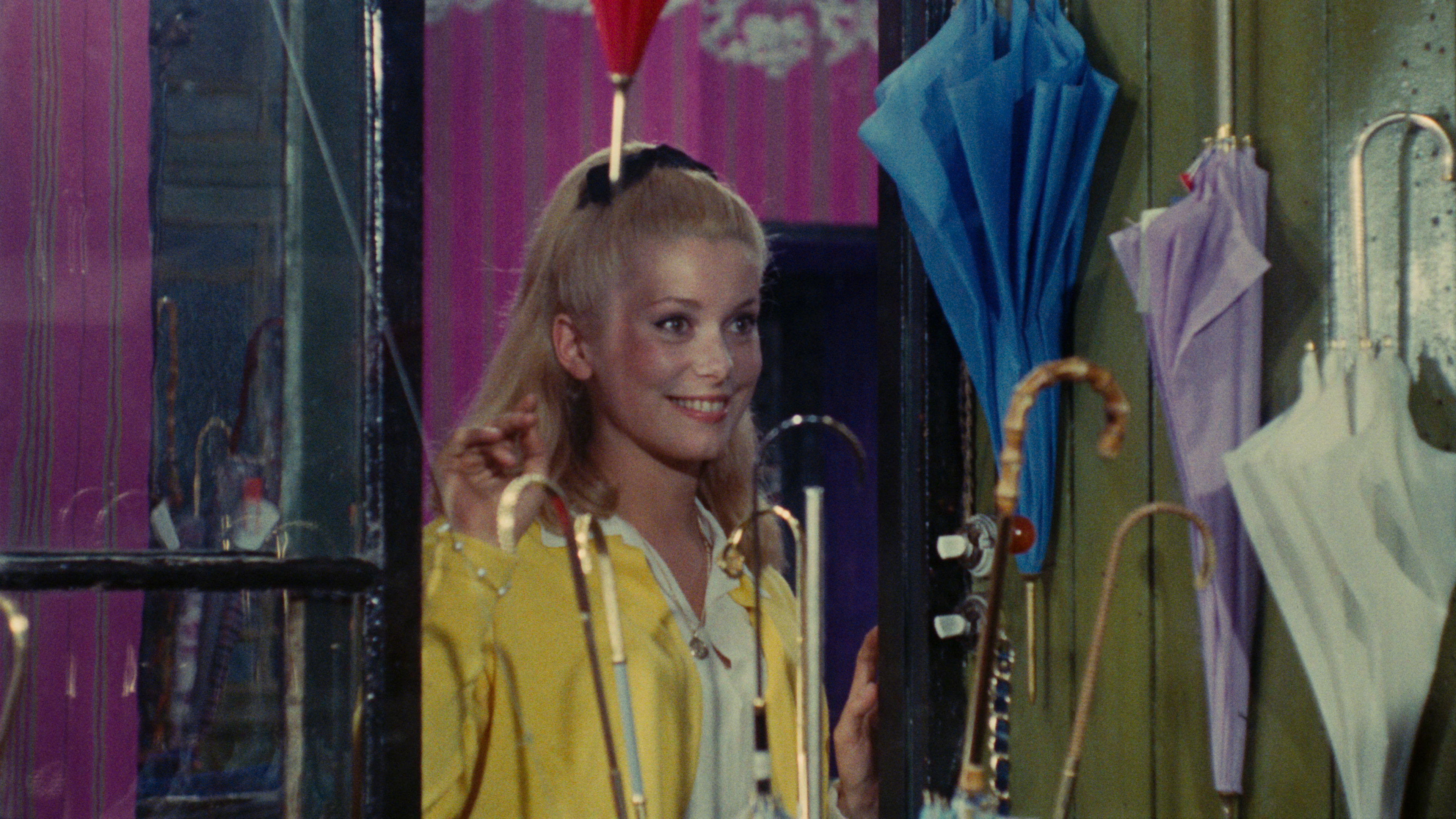 Les parapluies de Cherbourg scene photo