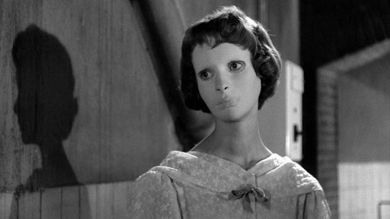 Les yeux sans visage scene photo