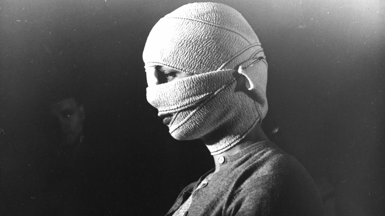 Les yeux sans visage scene photo