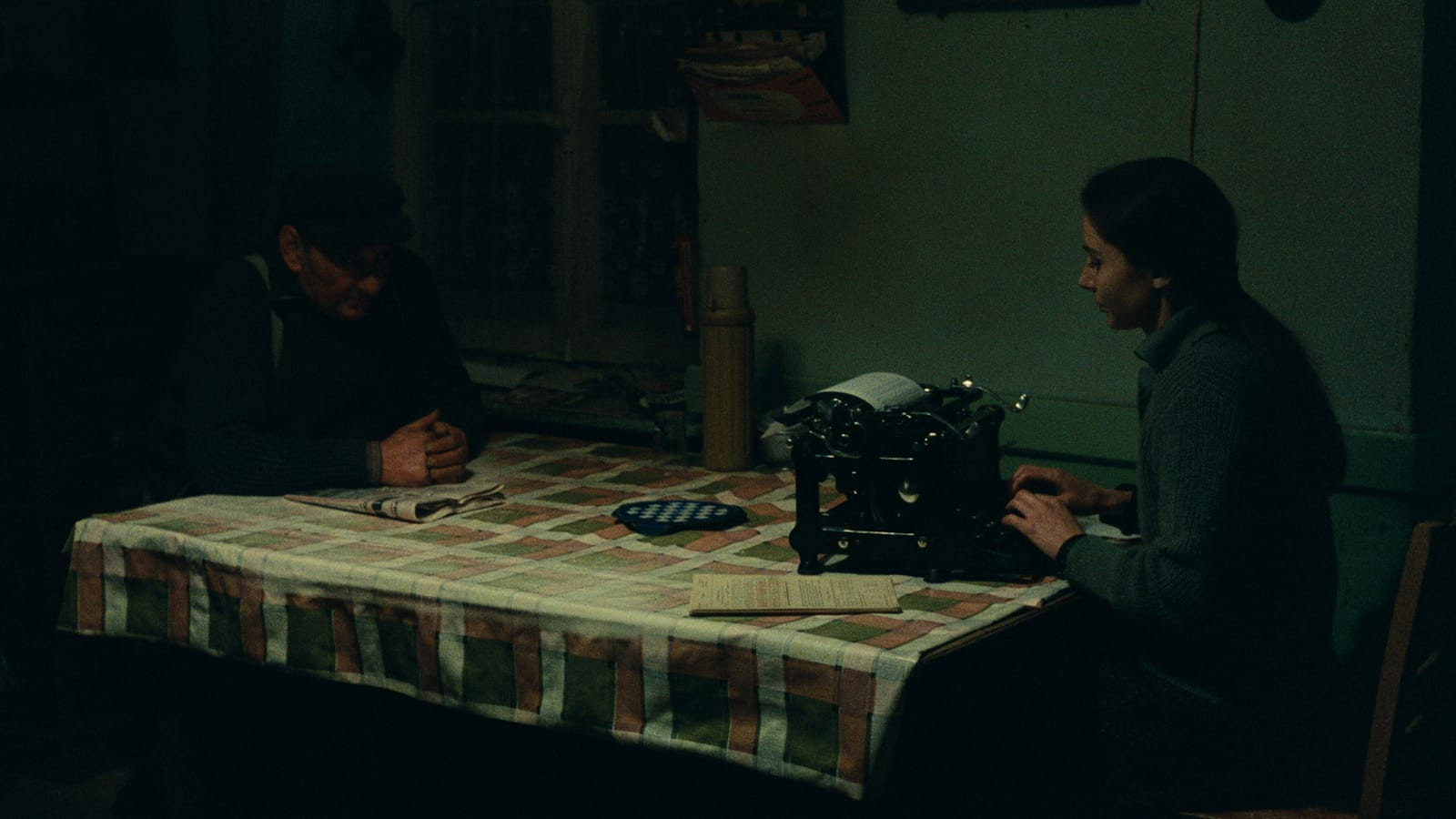 L'une chante, l'autre pas scene photo
