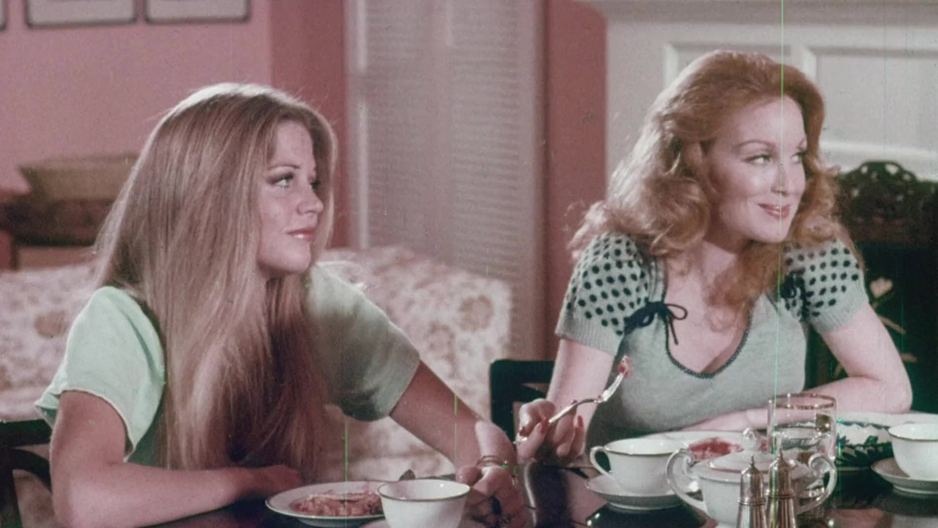 Mama's Dirty Girls scene photo