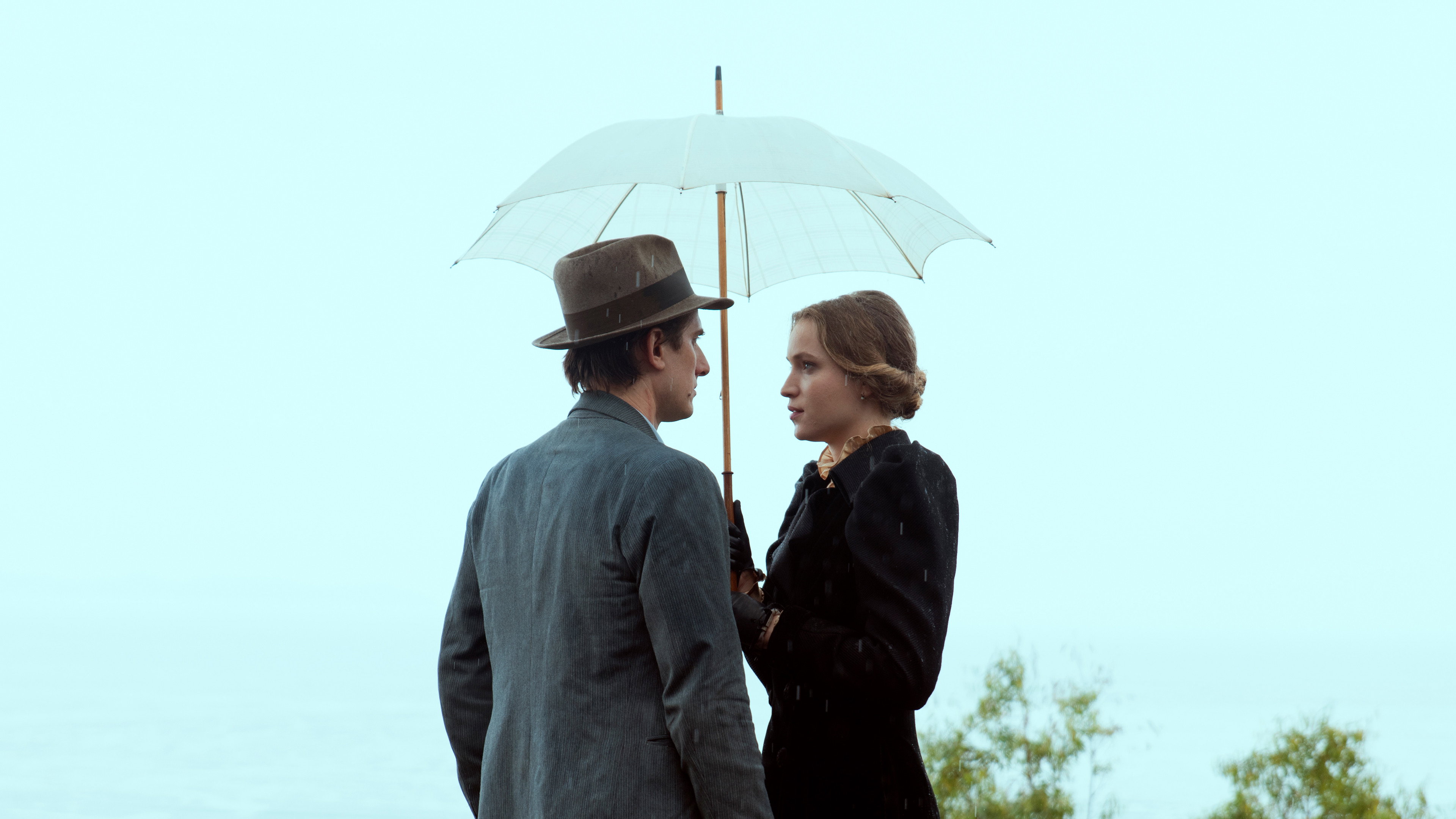 Martin Eden scene photo