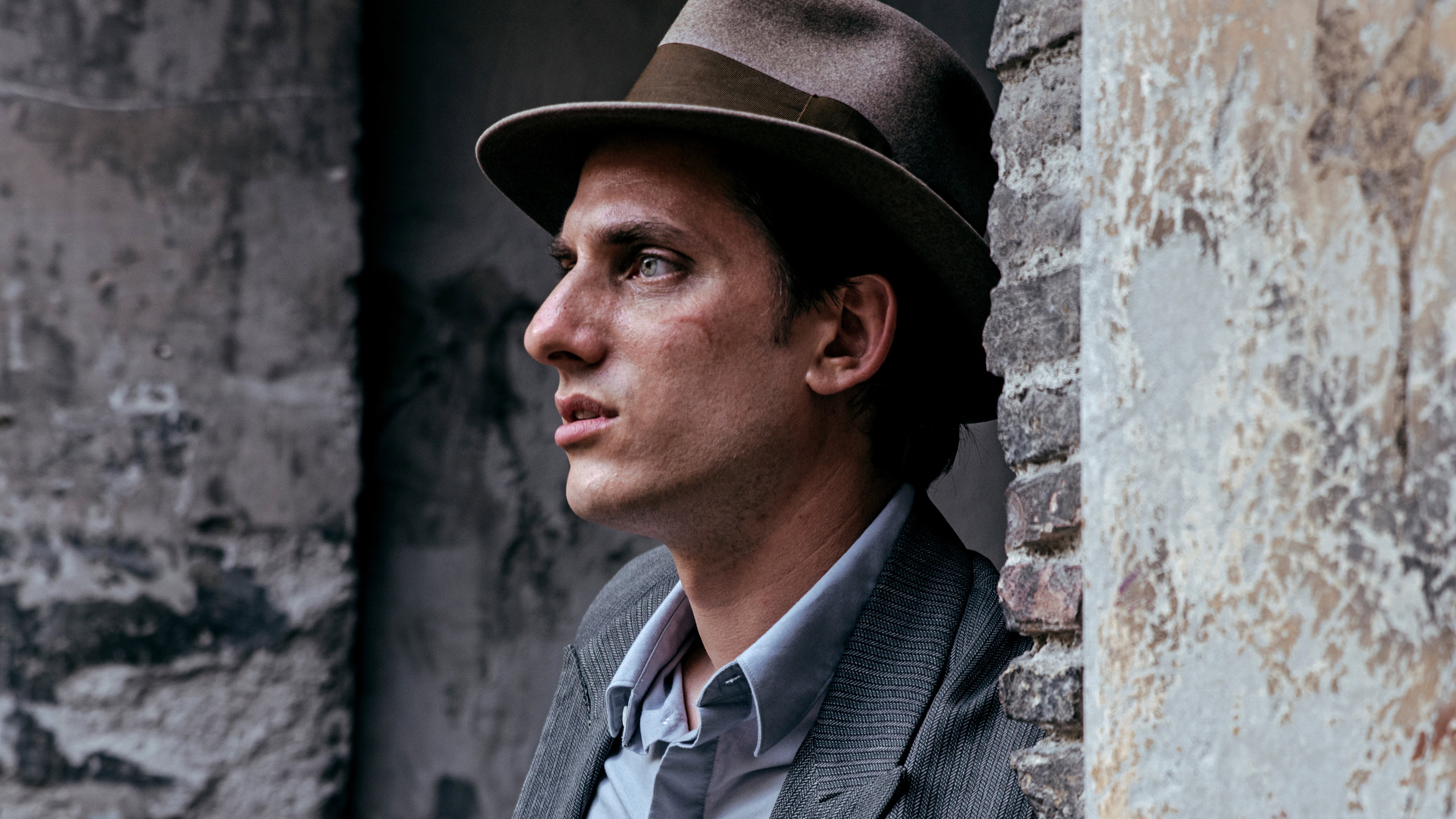 Martin Eden scene photo
