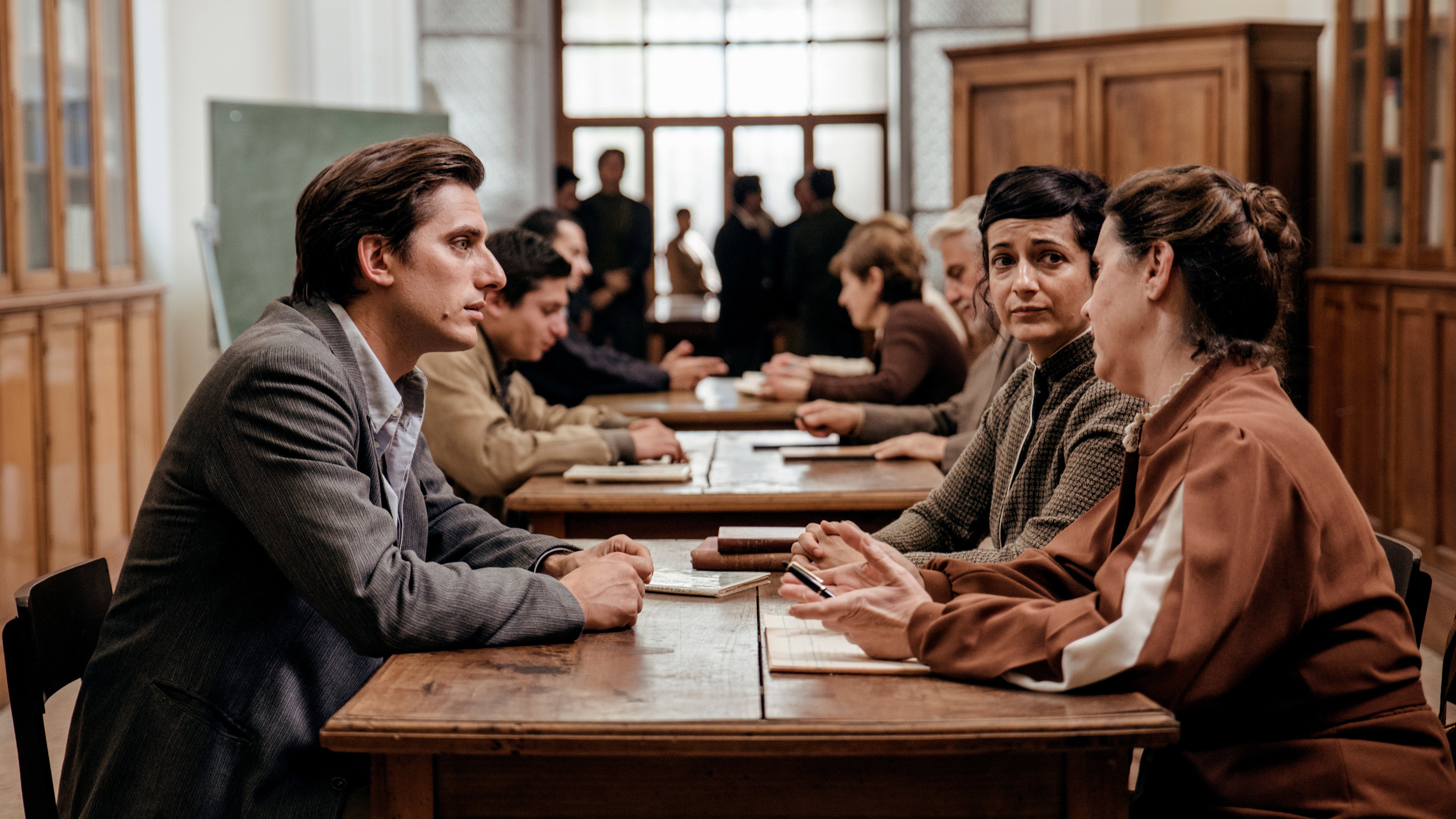 Martin Eden scene photo