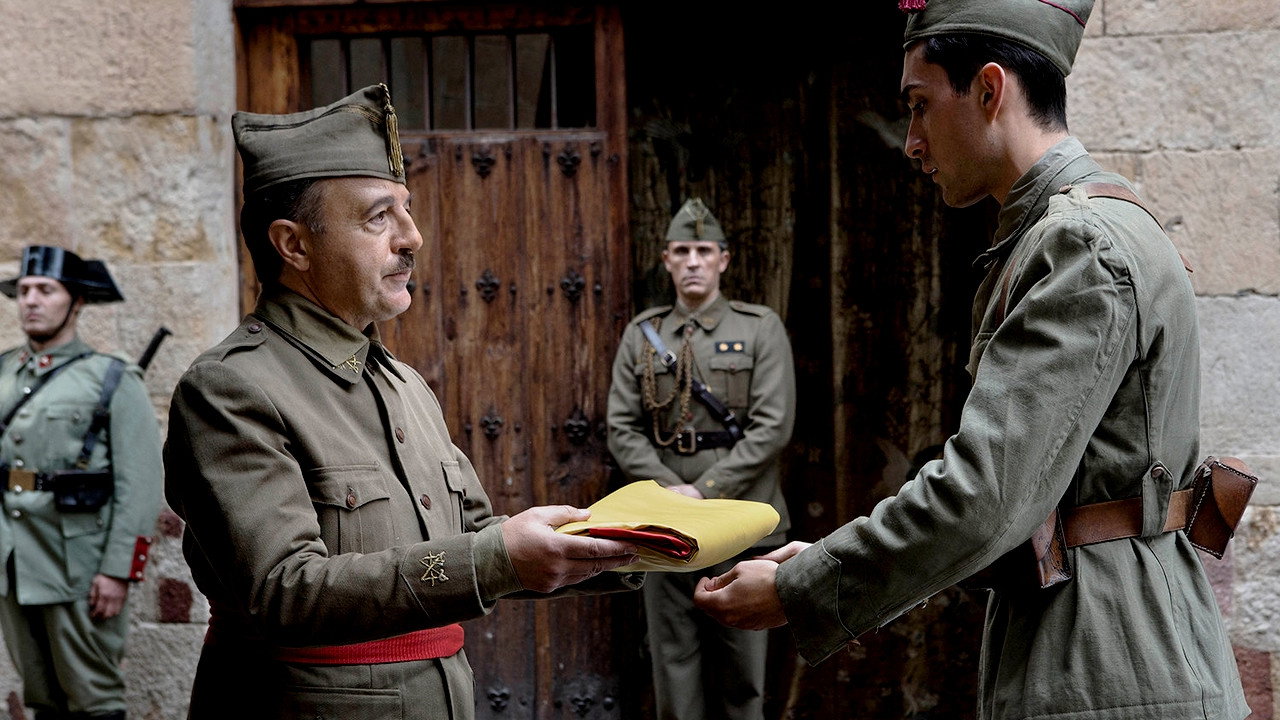 Mientras dure la guerra scene photo