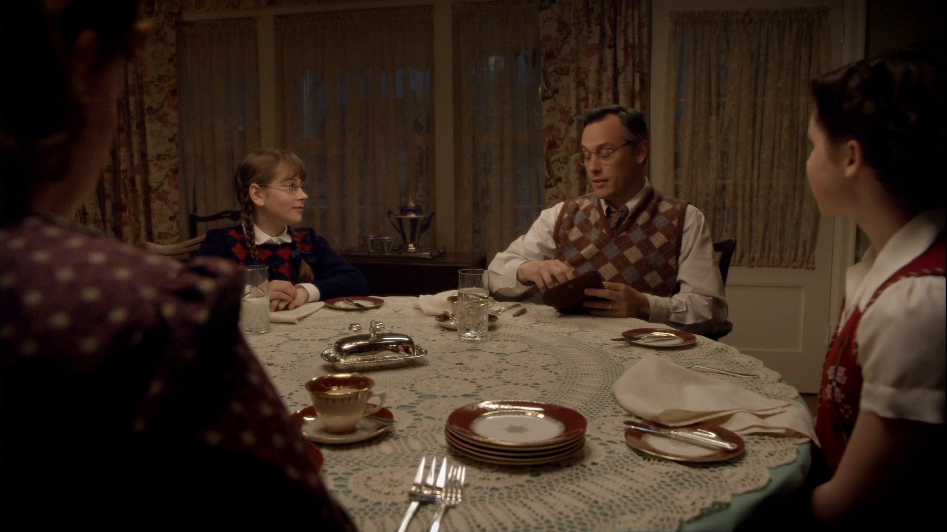 Molly: An American Girl on the Home Front scene photo