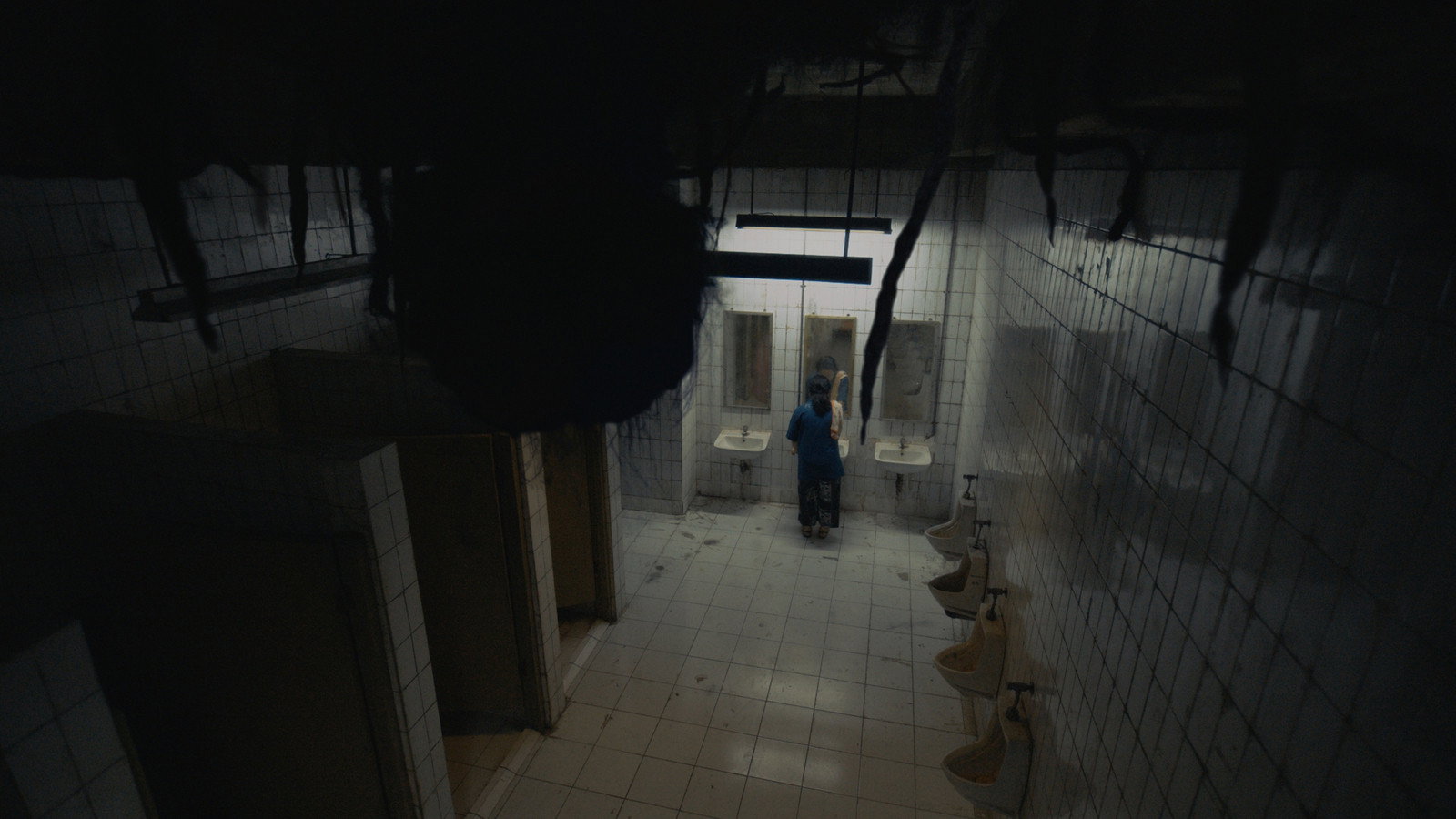 Monster Pabrik Rambut scene photo