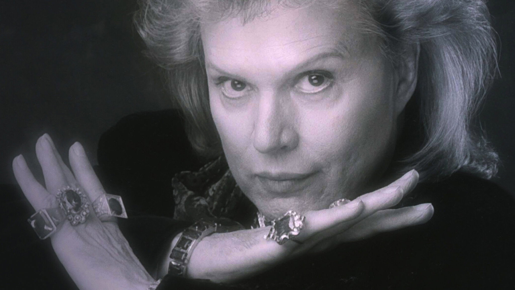 Mucho Mucho Amor: The Legend of Walter Mercado scene photo