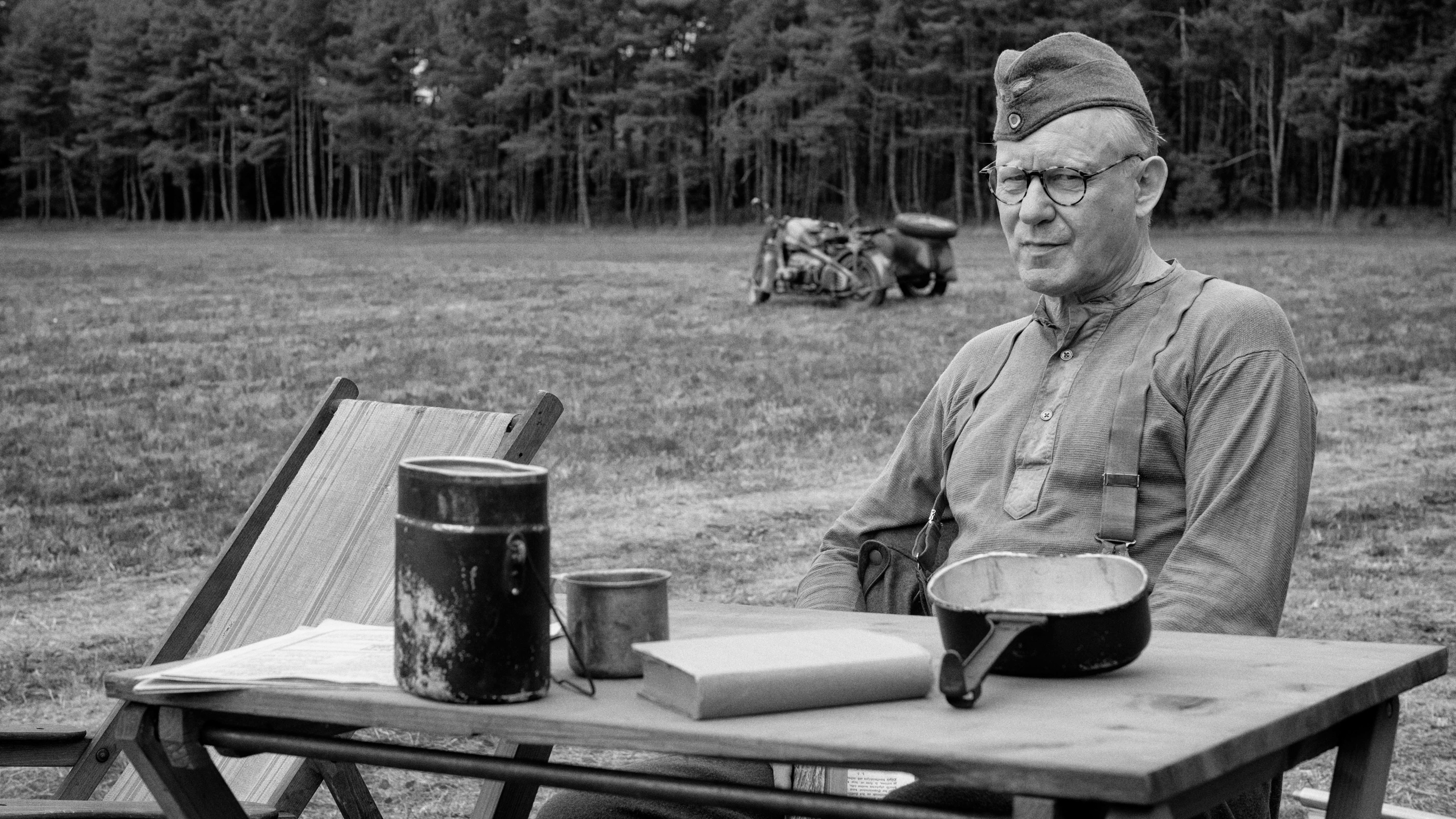 Nabarvené ptáce scene photo