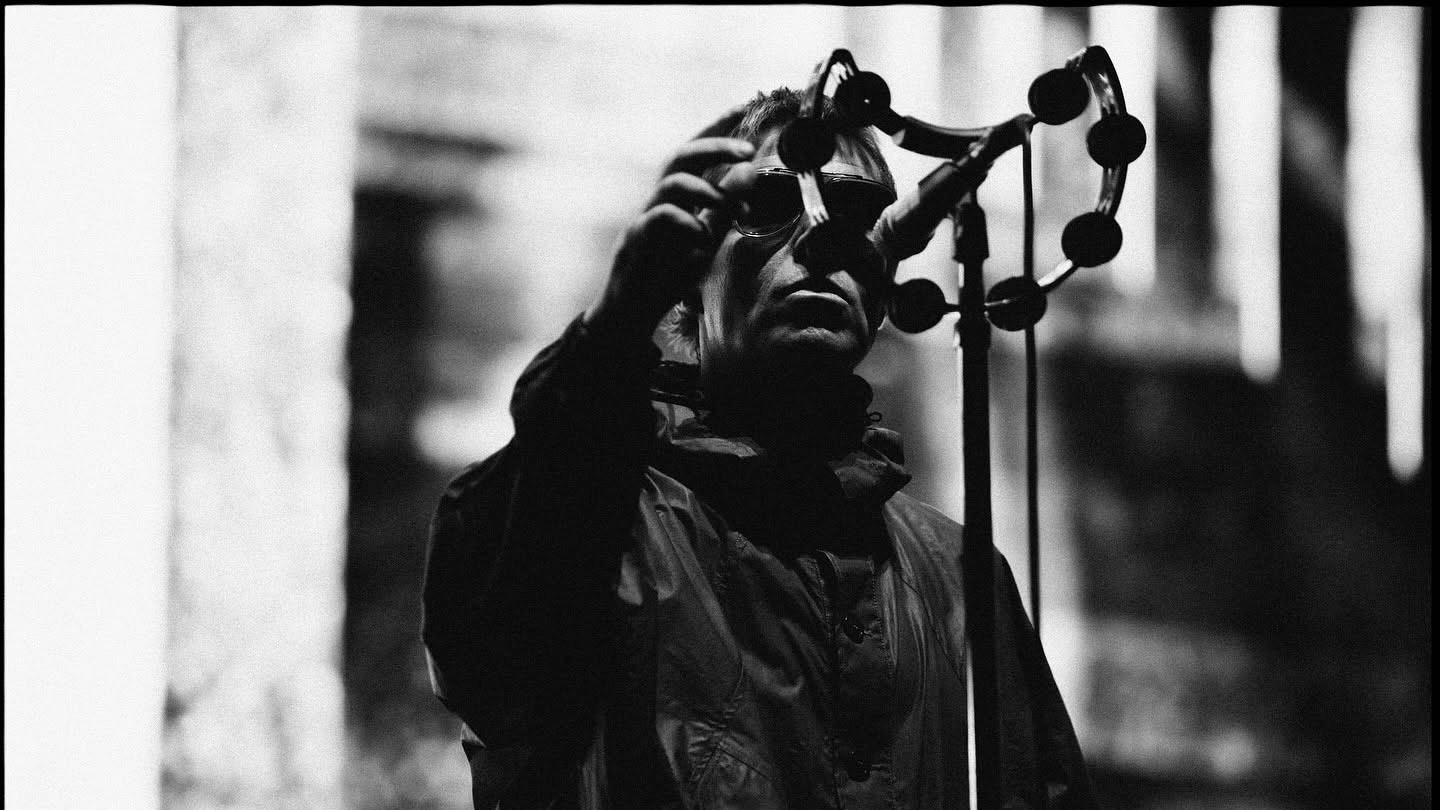 Oasis: Don't Look Back in Anger scene photo