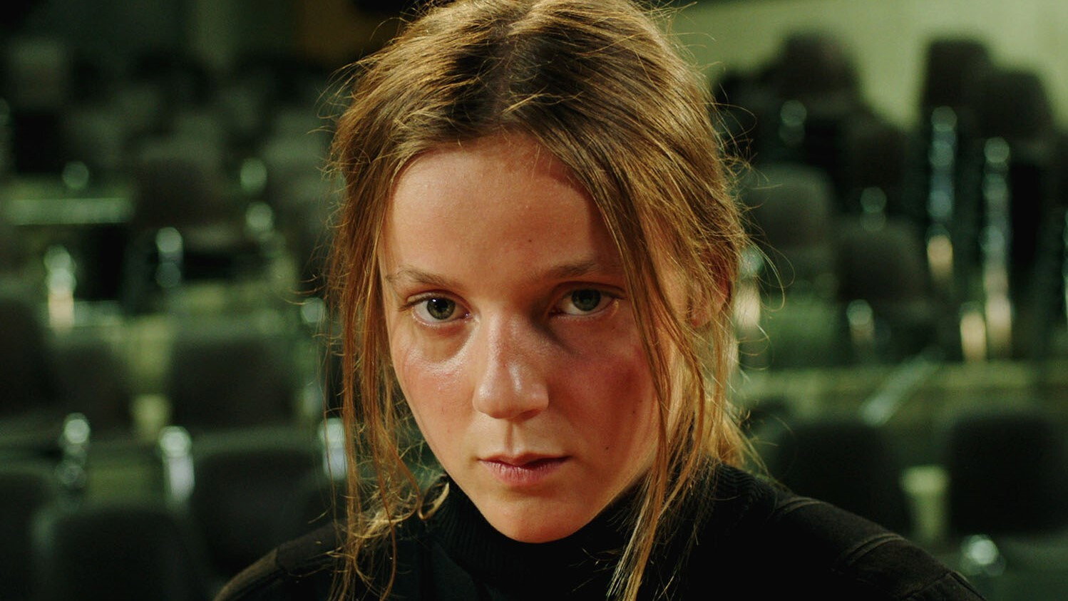Sarah joue un loup garou scene photo