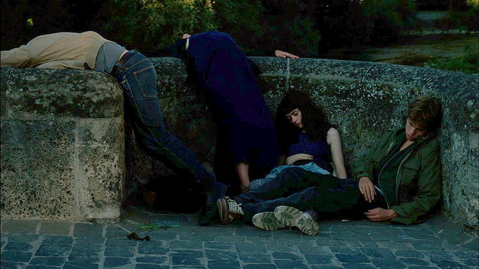 Sarah joue un loup garou scene photo
