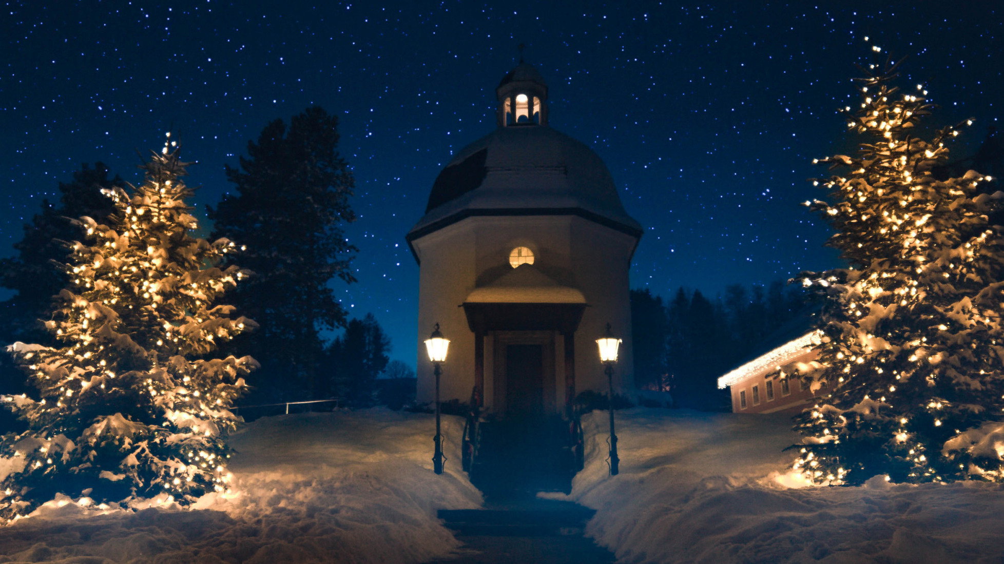 Silent Night: A Song for the World scene photo
