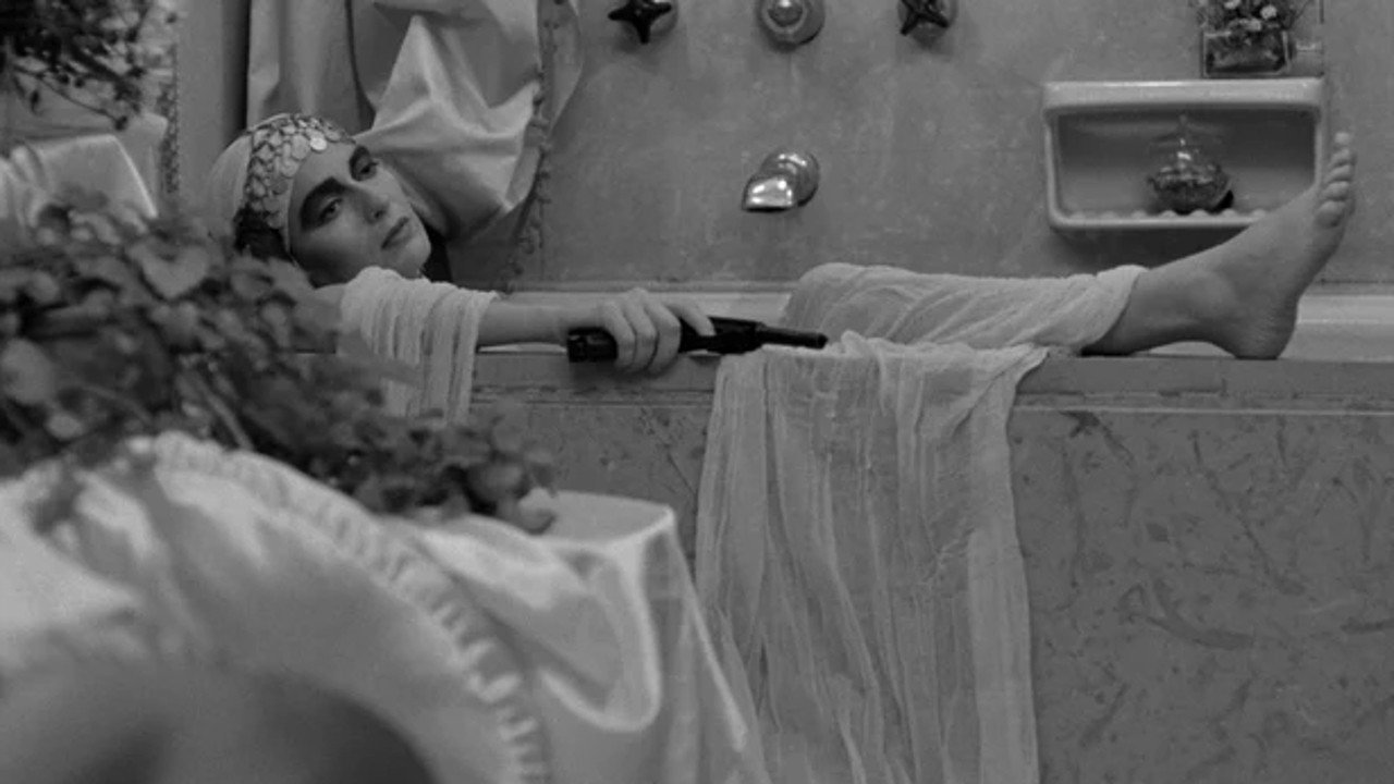 Singapore Sling: O anthropos pou agapise ena ptoma scene photo