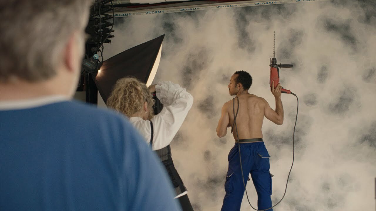 Sis dies corrents scene photo
