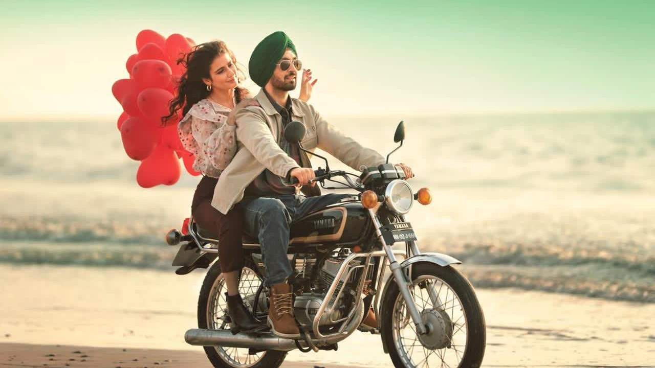 Suraj Pe Mangal Bhari scene photo