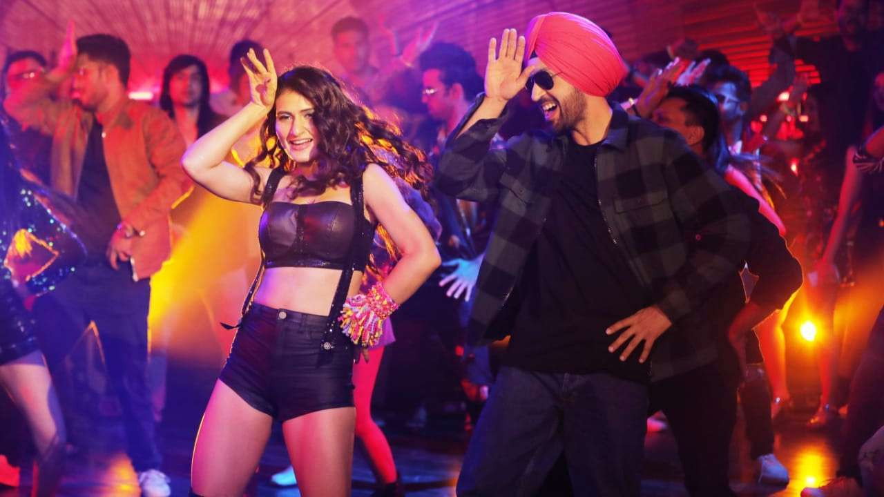 Suraj Pe Mangal Bhari scene photo
