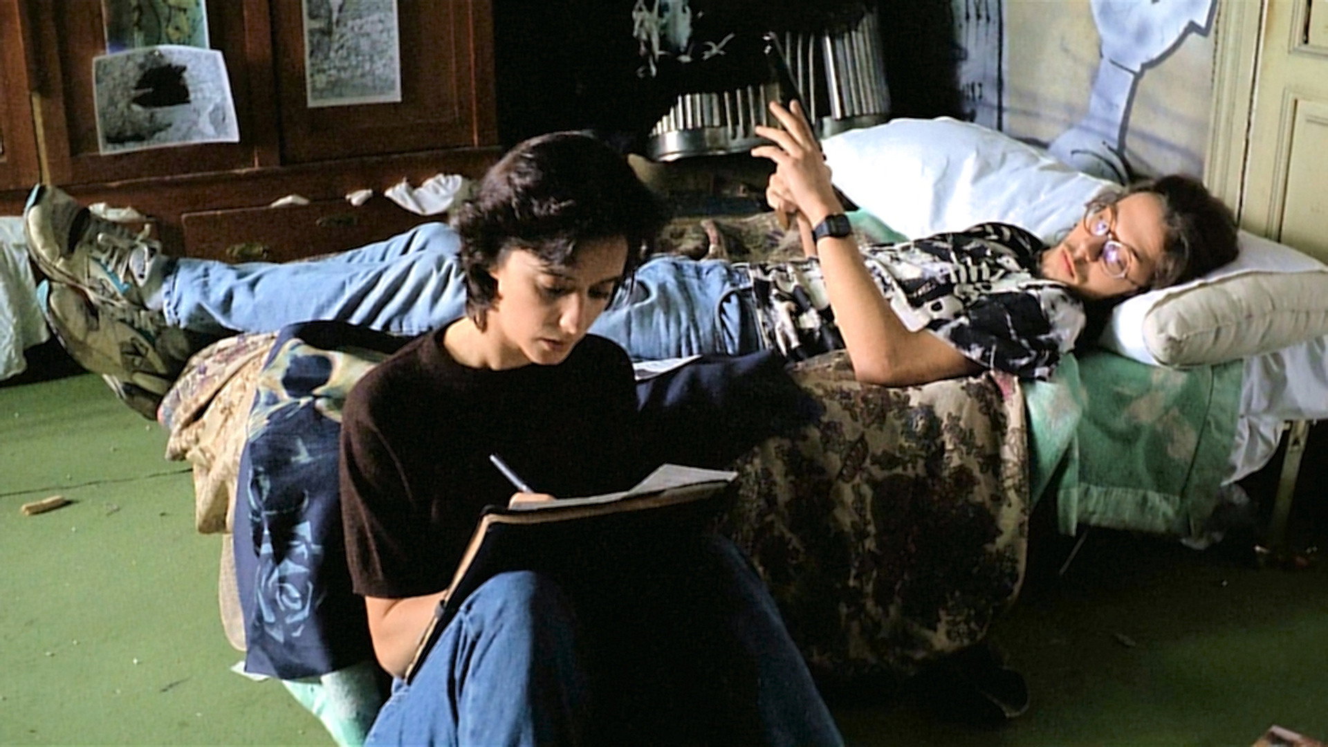 Tesis scene photo