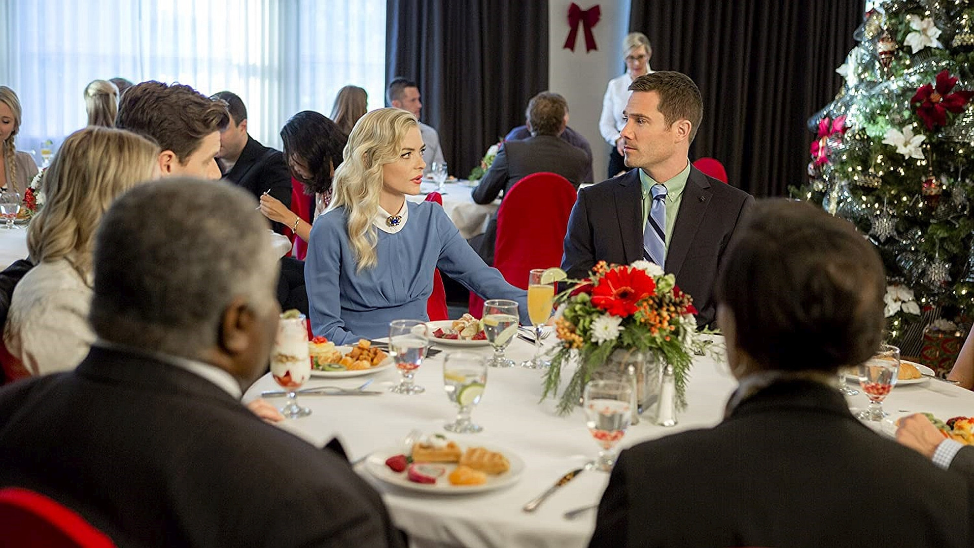 The Mistletoe Promise scene photo