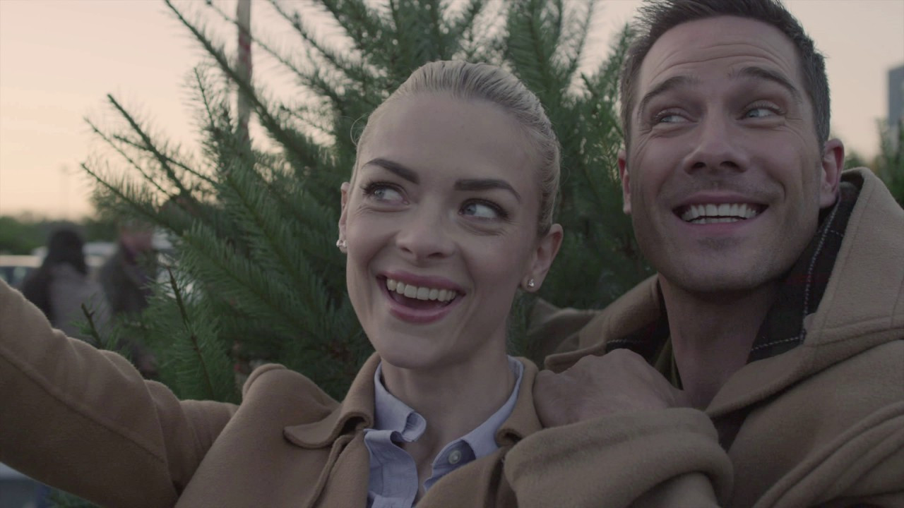 The Mistletoe Promise scene photo