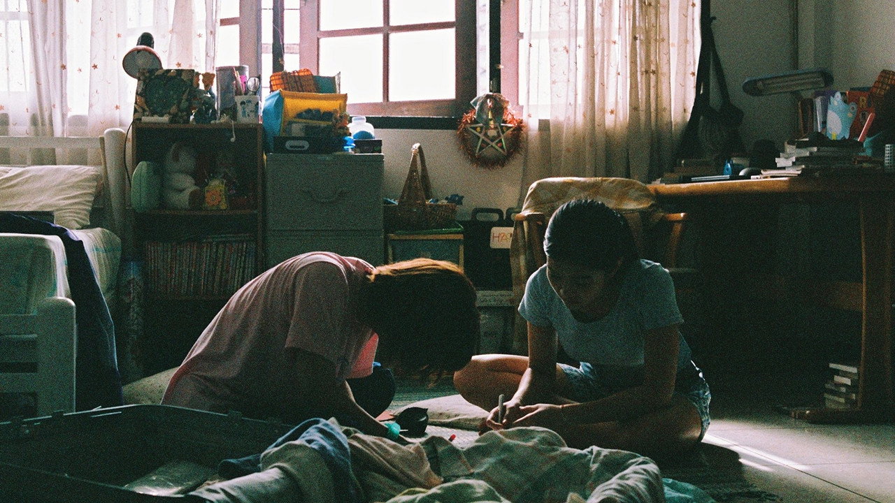 Thee trong nan me chan rue plao scene photo