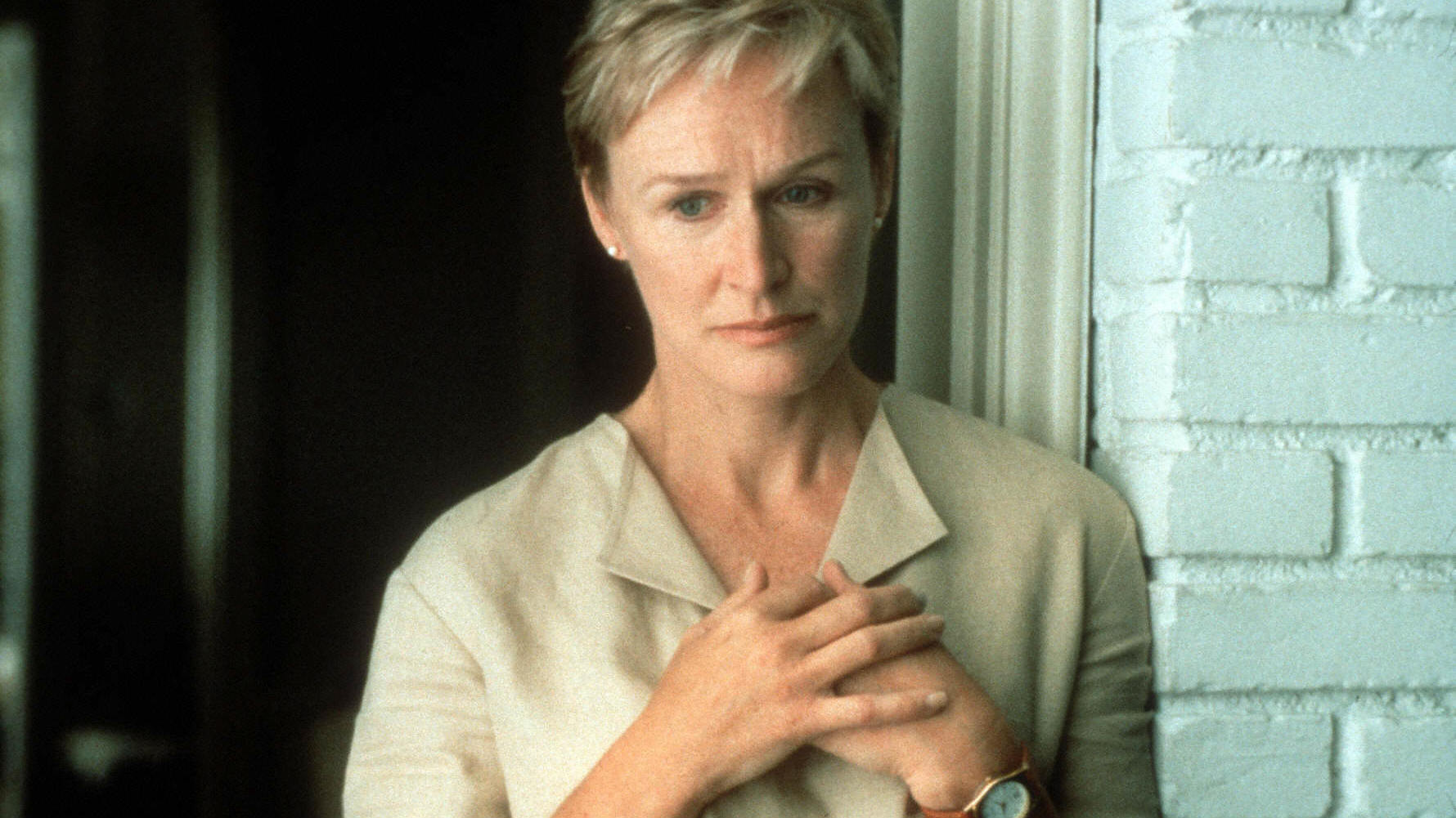 Things You Can Tell Just by Looking at Her scene photo