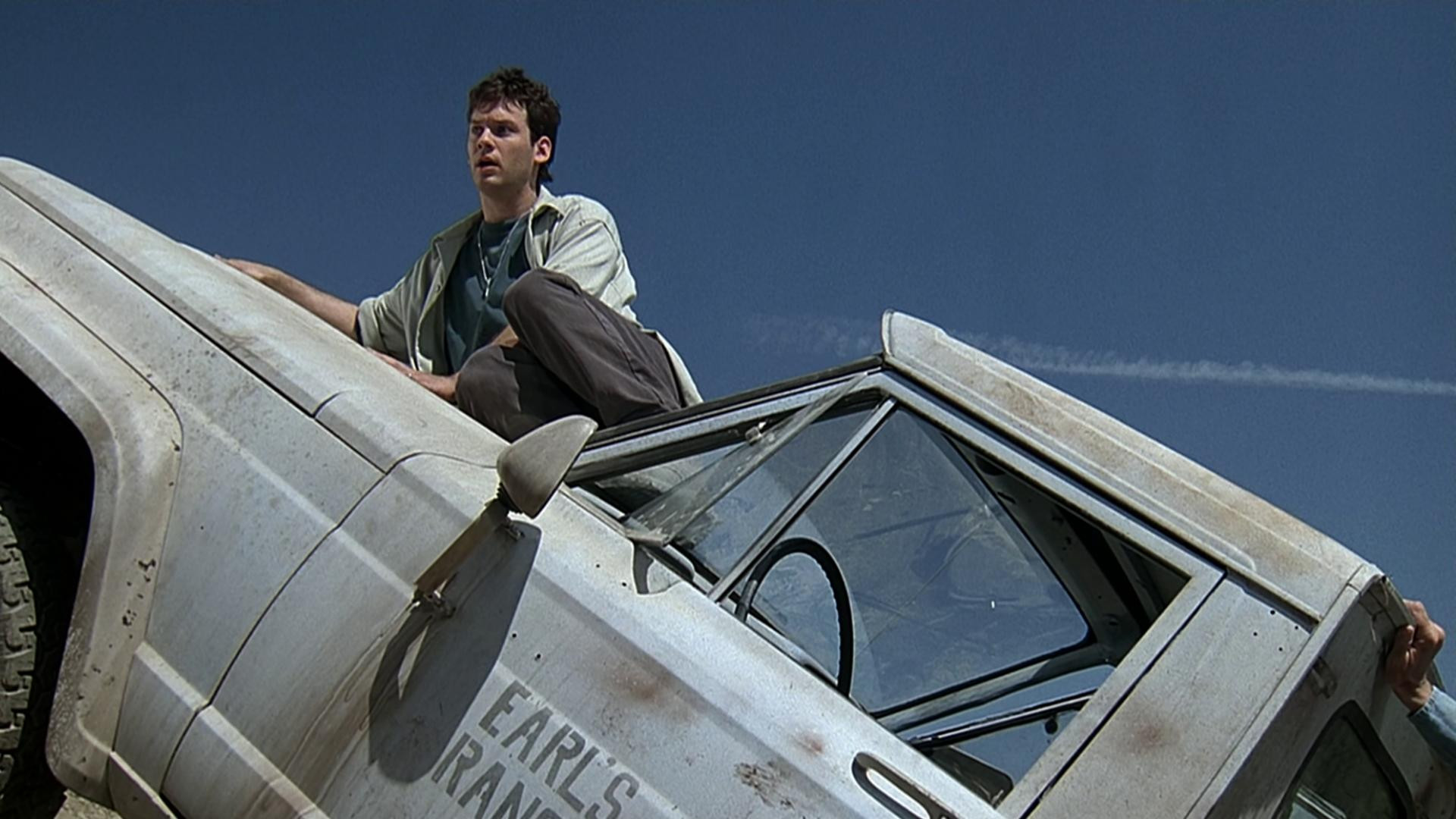 Tremors II: Aftershocks scene photo