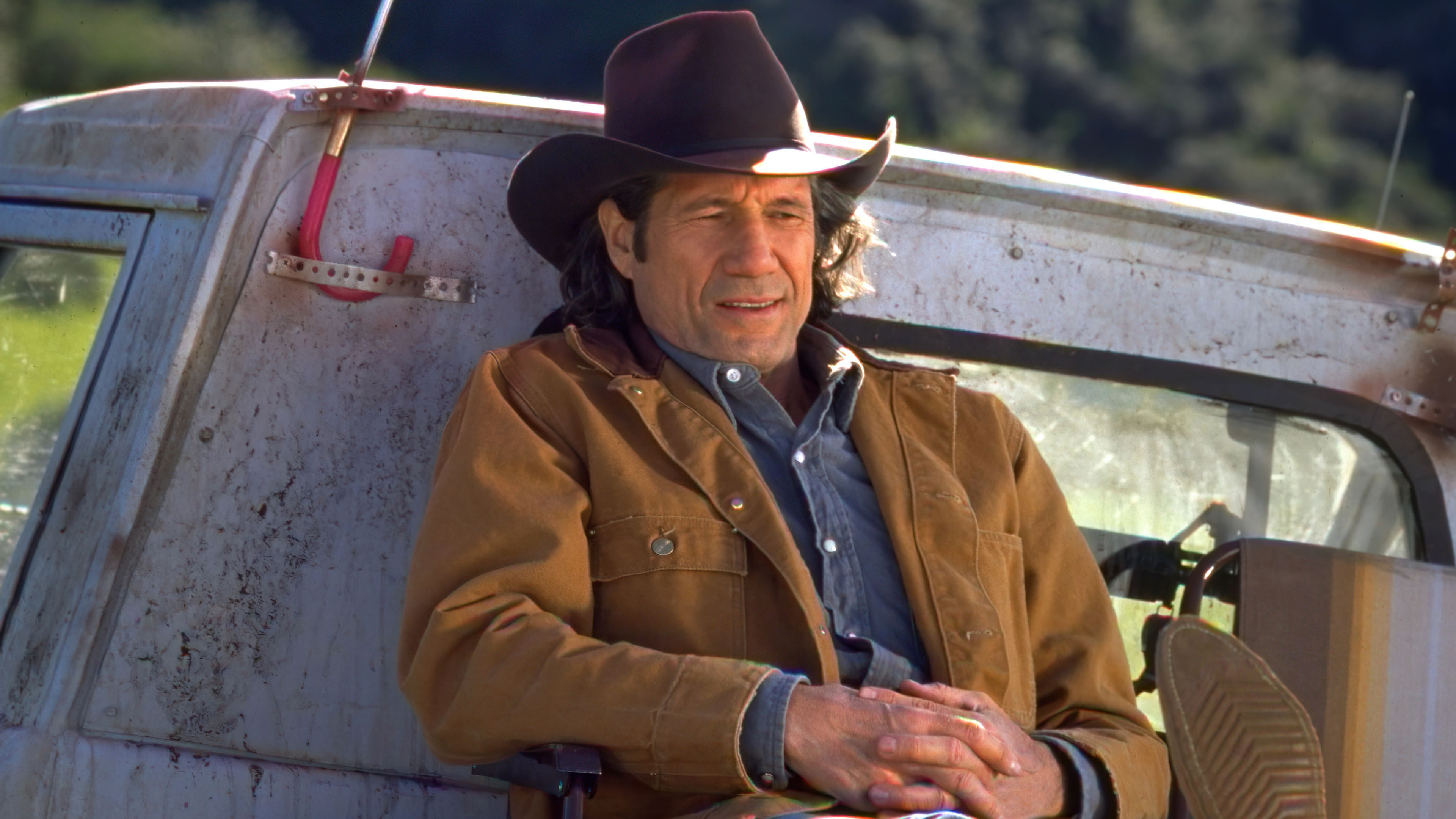 Tremors II: Aftershocks scene photo