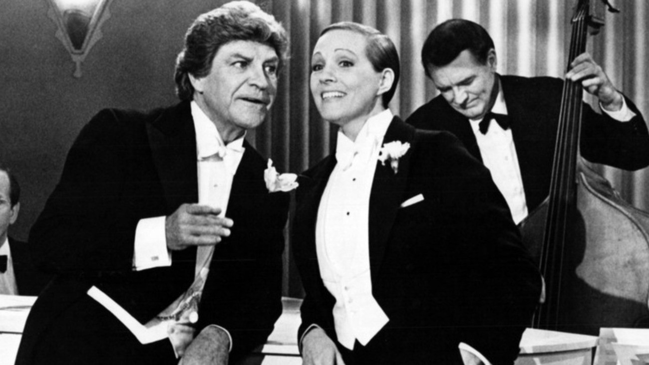 Victor/Victoria scene photo