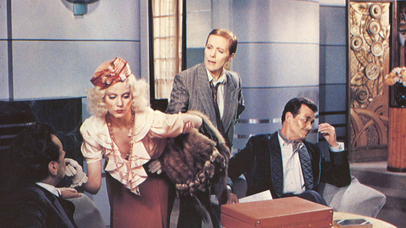 Victor/Victoria scene photo