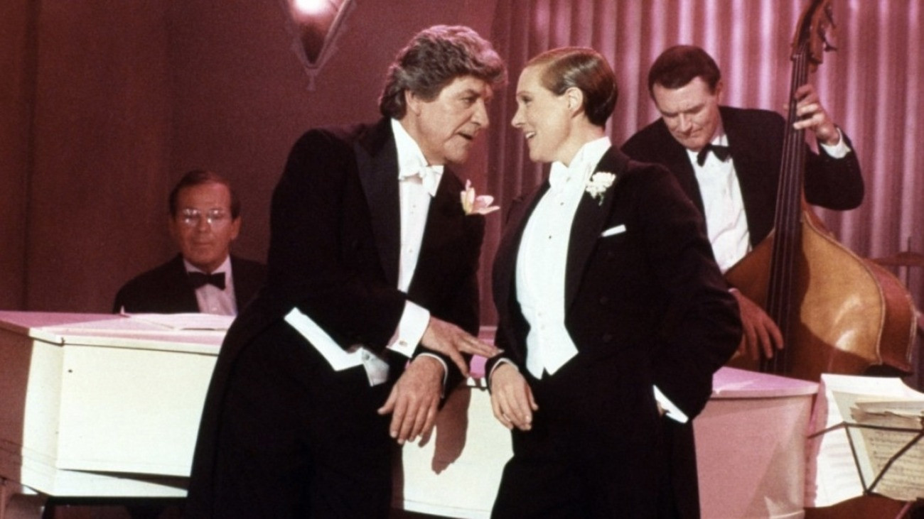 Victor/Victoria scene photo