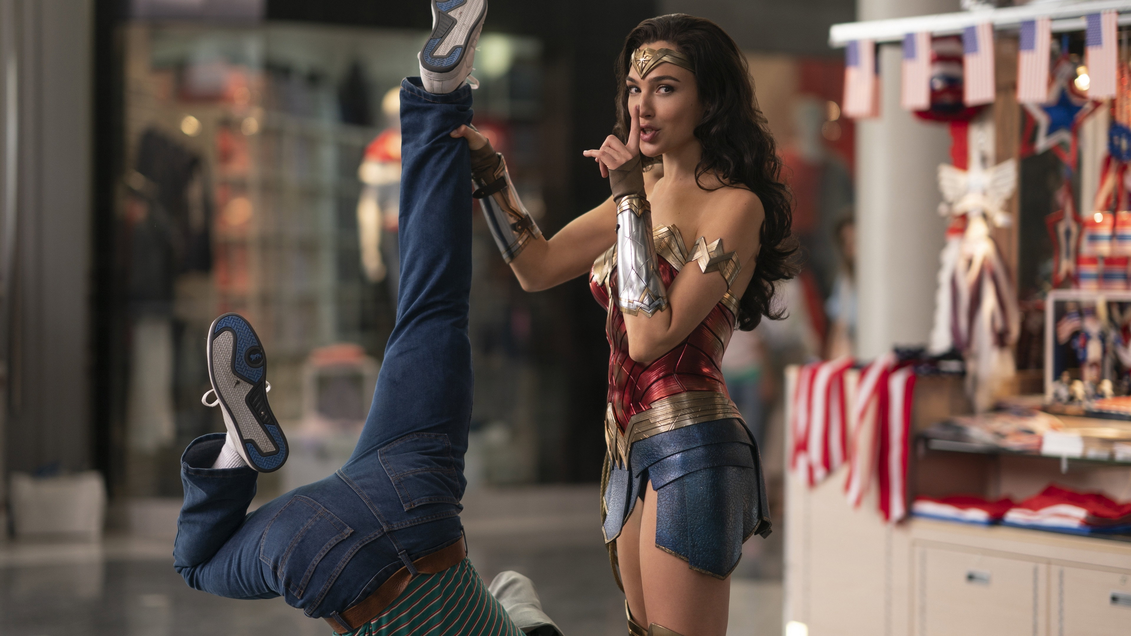 Wonder Woman 1984 scene photo
