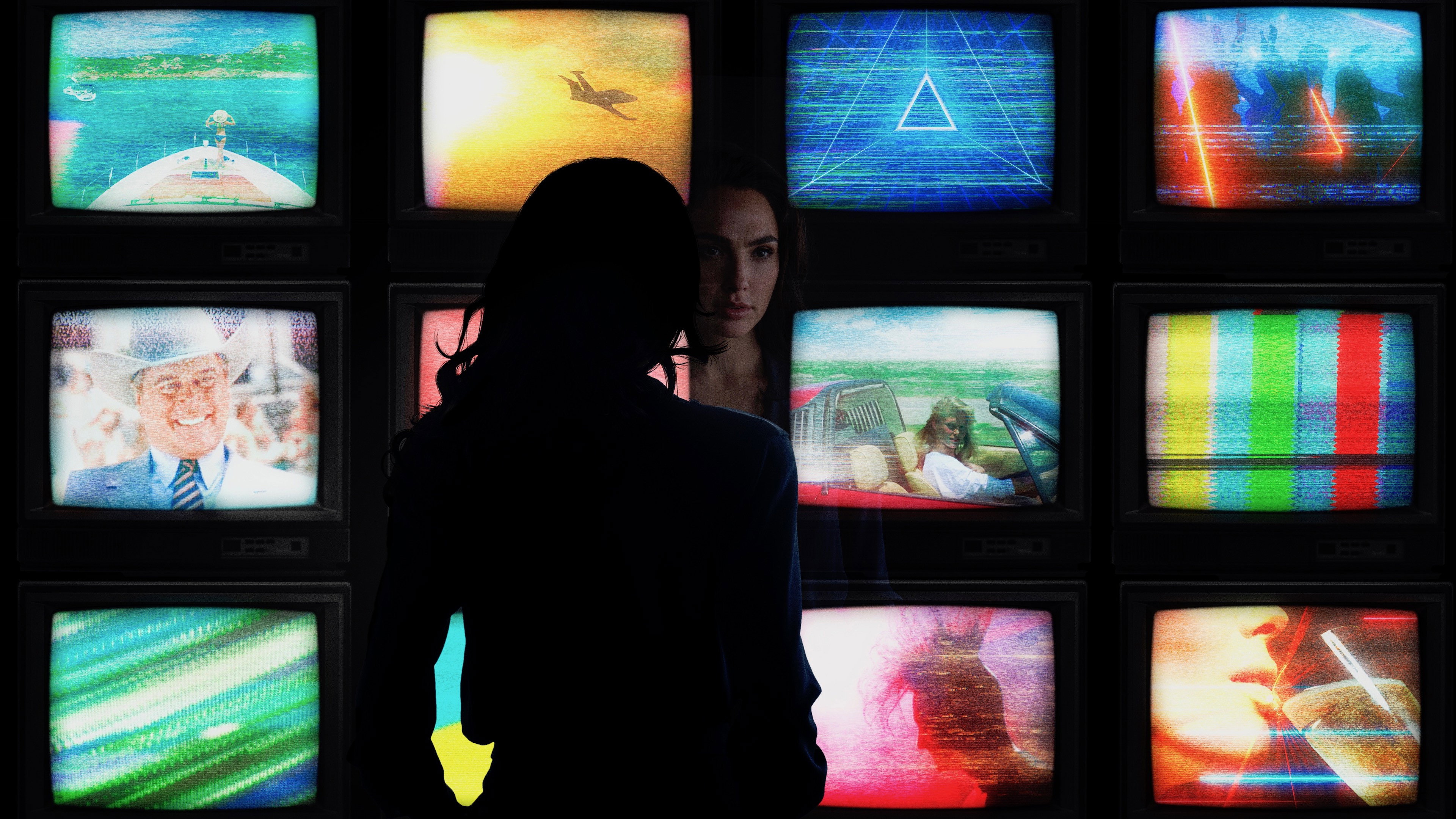 Wonder Woman 1984 scene photo